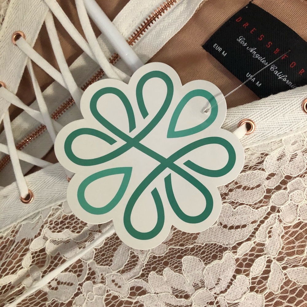 White long sleeved lace dress - Picture 7 of 8